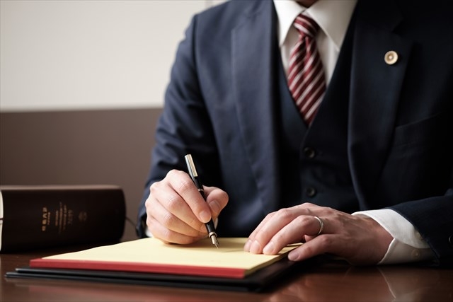 インプットする男性